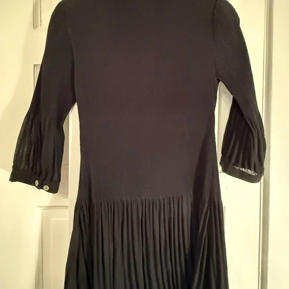 Black M Lindi Accordion Pleat Tunic Dress - Picture 2 of 6